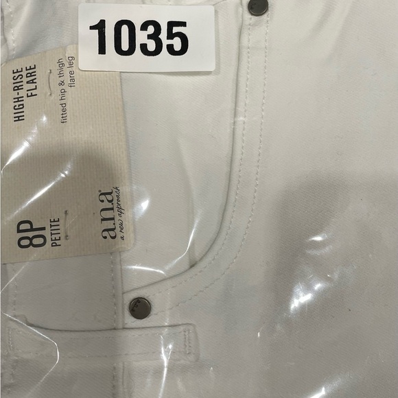 A.N.A. Woman’s Jeans Size 8P White Zipper Closure 5 Pocket Flare Leg Style - Picture 5 of 5